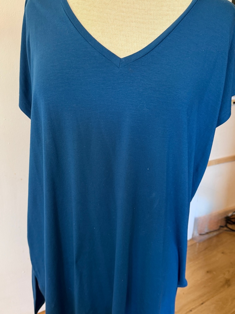 Beautiful and Stylish Eileen Fisher V-Neck Short Sleeve Tunic in Teal